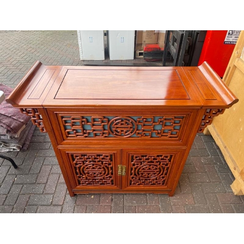 1 - A MODERN CHINESE STYLE ROSEWOOD DRINKS CABINET, 99CM HIGH X 117CM WIDE X 45.5CM DEEP, SOME MINOR DAM... 