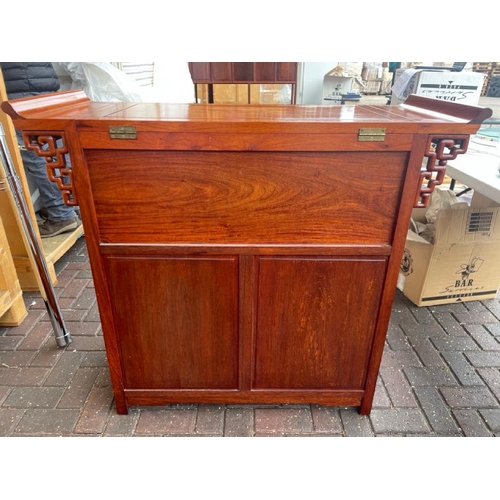 1 - A MODERN CHINESE STYLE ROSEWOOD DRINKS CABINET, 99CM HIGH X 117CM WIDE X 45.5CM DEEP, SOME MINOR DAM... 