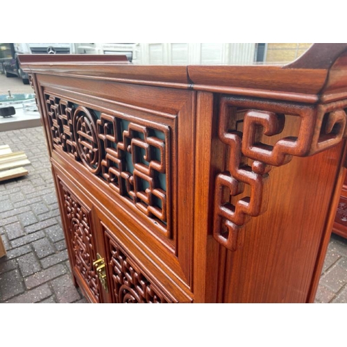 1 - A MODERN CHINESE STYLE ROSEWOOD DRINKS CABINET, 99CM HIGH X 117CM WIDE X 45.5CM DEEP, SOME MINOR DAM... 