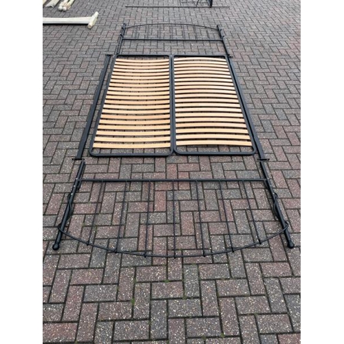 20 - A METAL FRAMED BED WITH WOODEN SLATS, APPROX 200CM LONG X 154CM WIDE / CONTAINER NO: 70216