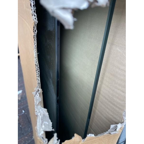 23 - GLASS SHOWER SCREEN IN BOX, UNCHECKED / CONTAINER NO: 70216