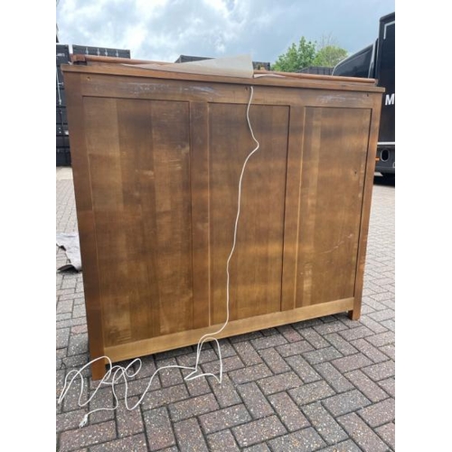 25 - ANTIQUE DISPLAY CABINET WITH TWO GLASS SHELFS AND FOLDING GLASS FRONT DOORS AND BRASS FITTINGS, FITT... 