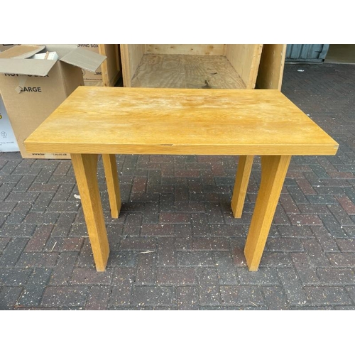 35 - SMALL WOODEN TABLE, DAMAGED LEG, 76CM (H) X 100CM (L) X 61CM (D) / CONTAINER NO: 110343