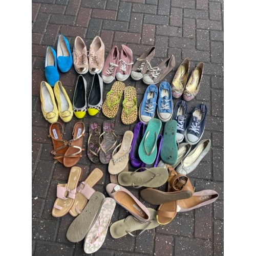 39 - APPROX X18 PAIRS OF PRE-OWNED MOSTLY LADIES FOOTWEAR, BRANDS INCL. CONVERSE, STEVE MADDEN, HAVAIANAS... 