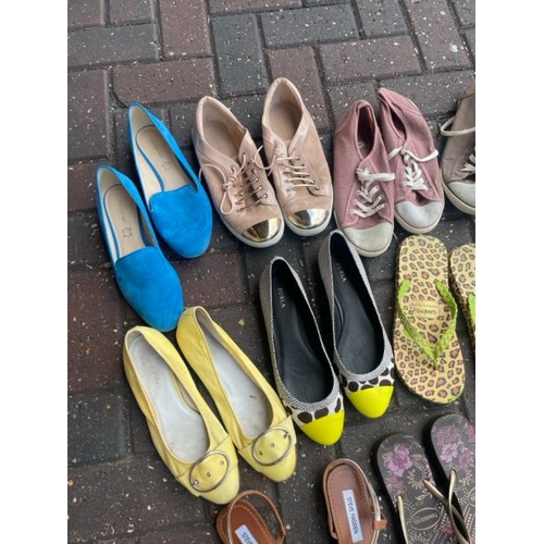 39 - APPROX X18 PAIRS OF PRE-OWNED MOSTLY LADIES FOOTWEAR, BRANDS INCL. CONVERSE, STEVE MADDEN, HAVAIANAS... 