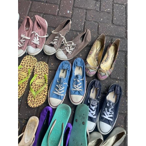 39 - APPROX X18 PAIRS OF PRE-OWNED MOSTLY LADIES FOOTWEAR, BRANDS INCL. CONVERSE, STEVE MADDEN, HAVAIANAS... 