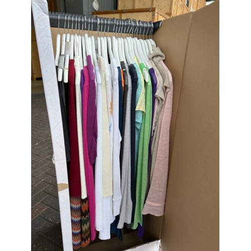 55 - BOX CONTAINING APPROX X28 MOSTLY WOMENS PRE-OWNED CLOTHING / CONTAINER NO: 110343