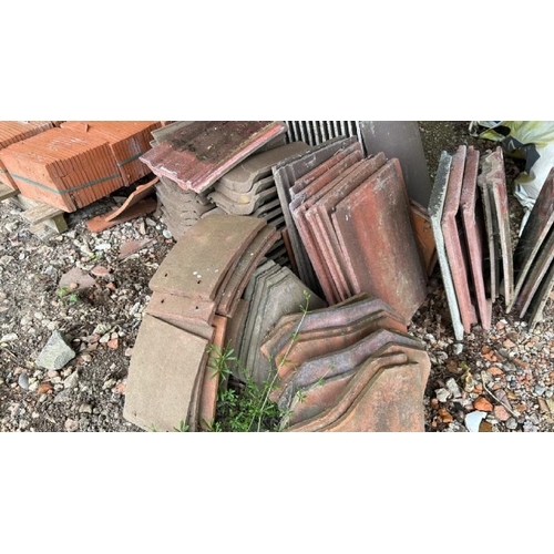 187 - APPROX X340 CLAY PEG TILES, PHALEMPINING MADE IN FRANCE, WITH A GOOD QUANTITY OF OTHER VARIOUS TILES