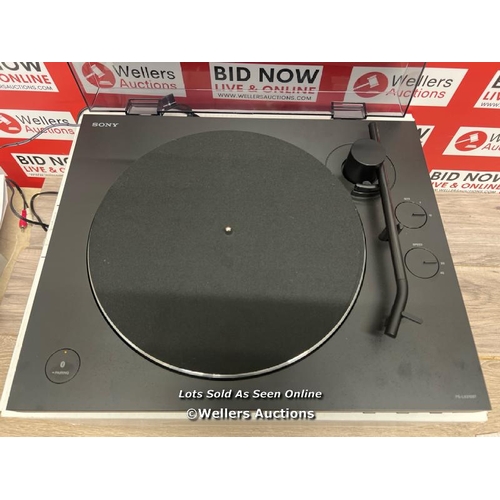 8025 - SONY PSLX310BT BLUETOOTH TURNTABLE / POWERS UP / MINIMAL SIGNS OF USE / DOESN'T SPIN / SEE IMAGES FO... 