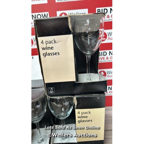 8117 - 15X ASSORTED WINE GLASSES  / T24