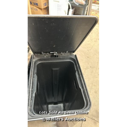 8121 - DOUBLE KITCHEN PEDAL BIN, SIGNS OF USE  / E63