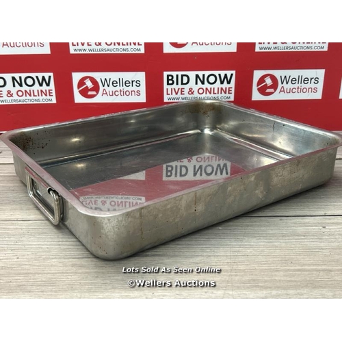 8129 - DEEP STAINLESS STEEL ROASTING TIN, 41 X 31CM, SIGNS OF USE  / T27