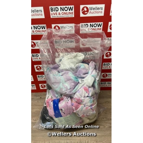 2292 - BAG CONTAINING MOSTLY NEW CLOTHING - SEE IMAGES / B33