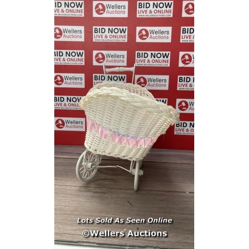 3113 - BABY PRAM HAMPER WICKER BASKET / DAMAGED / SEE IMAGES / H18