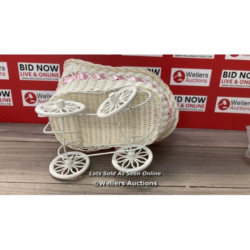 3113 - BABY PRAM HAMPER WICKER BASKET / DAMAGED / SEE IMAGES / H18