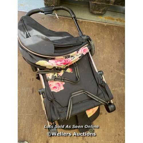 3851 - PRE-OWNED PUSHCHAIR