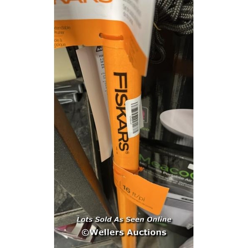 902 - FISKARS TREE PRUNER KIT