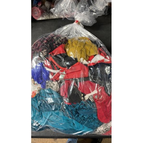 6406 - BAG OF MAINLY LADIES CLOTHING