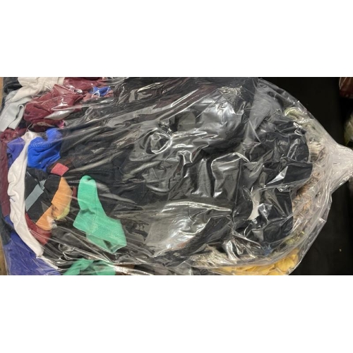 6408 - BAG OF T-SHIRTS