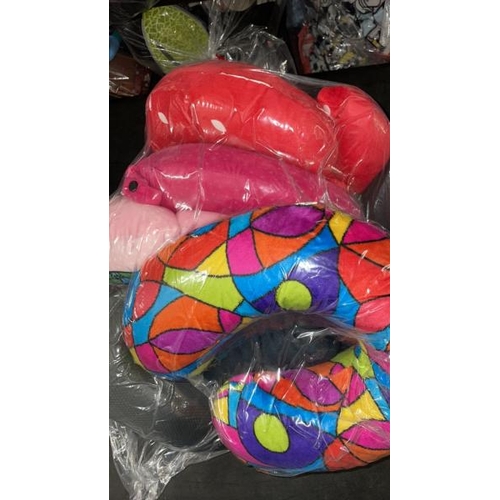 6409 - BAG OF TRAVEL PILLOWS