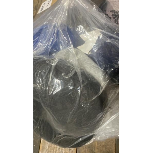 6421 - BAG OF TRAVEL PILLOWS