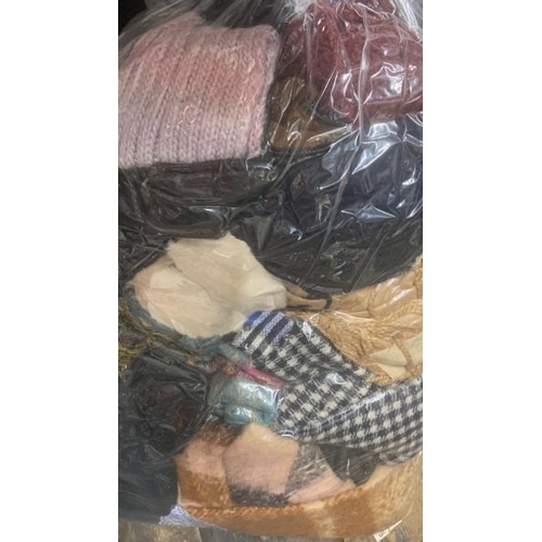 6425 - BAG OF SCARVES, HATS AND GLOVES