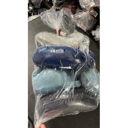 6437 - BAG OF TRAVEL PILLOWS