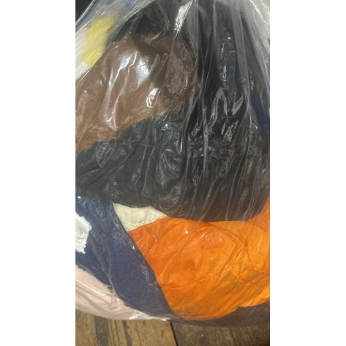 6441 - BAG OF MAINLY CHILDREN CLOTHING