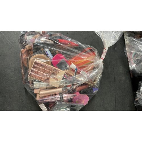 6455 - BAG OF PART USED MAKEUPS