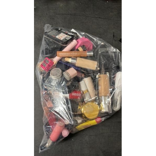 6455 - BAG OF PART USED MAKEUPS