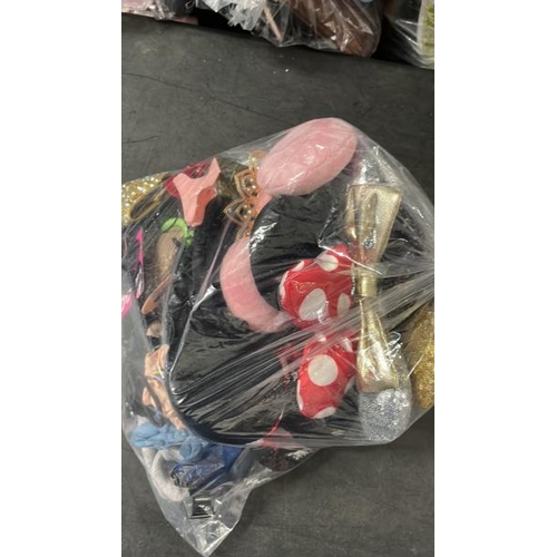 6468 - BAG OF HAIR ACCESSORIES INCL. HAIR TIES, CLIPS AND HAIR BANDS