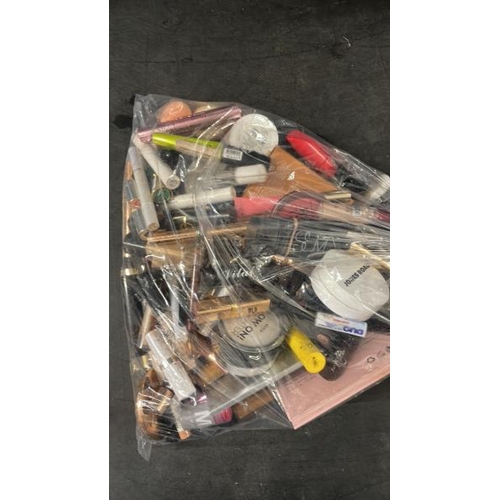 6490 - BAG OF PART USED MAKEUPS