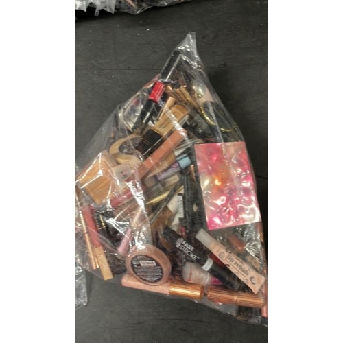 6492 - BAG OF PART USED MAKEUPS