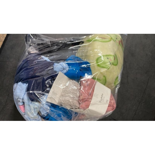 6501 - BAG OF NEW CHILDREN CLOTHING