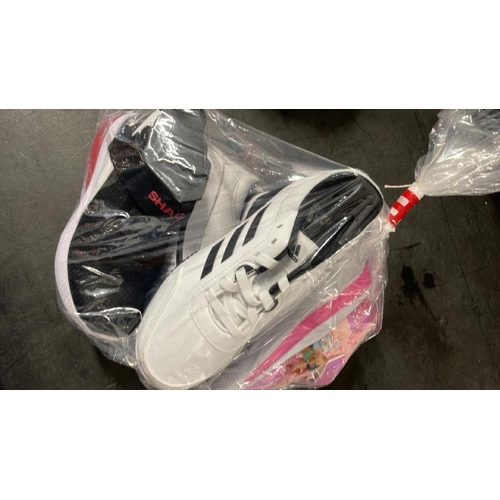 6505 - BAG OF NEW CHILDREN TRAINERS