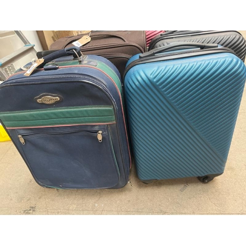 6544 - X2 PRE-OWNED SUITCASES INCL. REVELATION / H11