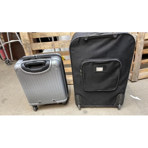 6554 - X2 PRE-OWNED SUITCASES INCL. SAFARI / H65