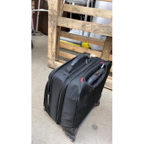 6555 - WENGER PRE-OWNED SUITCASE / H65