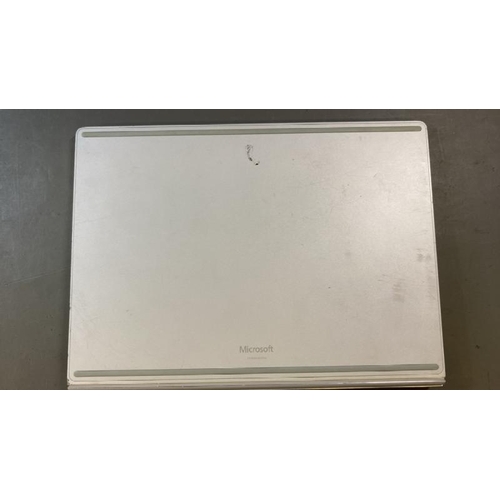 9506 - MICROSOFT LAPTOP / 8GB RAM / 128GB HD / I5-6300U @ 2.40GHZ / SN: 74086363954 / WINDOWS 10 OPERATING ... 