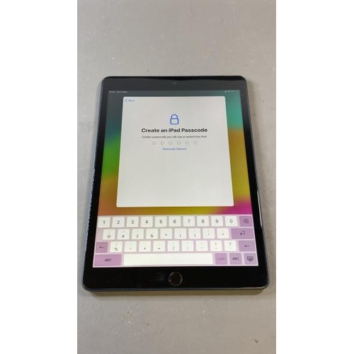 9583 - APPLE IPAD 10.2'' 9TH GEN (2021) /  A2604, 64GB, SERIAL: DLWW7RM2TR - ICLOUD UNLOCKED AND FACTORY SE... 