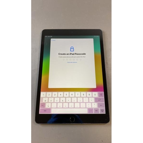 9585 - APPLE IPAD 10.2'' 9TH GEN (2021) /  A2602, 64GB, SERIAL: JQKK4RQM7M - ICLOUD UNLOCKED AND FACTORY SE... 