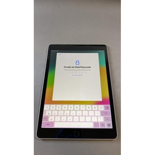 9586 - APPLE IPAD 10.2'' 9TH GEN (2021) /  A2602, 64GB, SERIAL: FX1YYVNH2C - ICLOUD UNLOCKED AND FACTORY SE... 