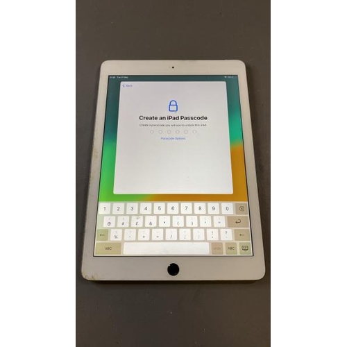 9591 - APPLE IPAD - 6TH GEN / A1954, 32GB, SERIAL: F9FX98HPJF88 - ICLOUD UNLOCKED AND FACTORY SETTINGS REST... 