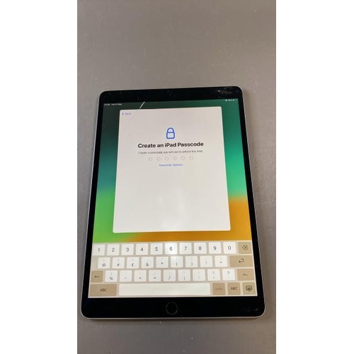 9594 - APPLE IPAD PRO 10.5 (2017) / A1701, 256GB, SERIAL: DMPVP6GAHP50 - ICLOUD UNLOCKED AND FACTORY SETTIN... 