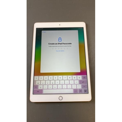 9597 - APPLE IPAD 10.2'' (2020) 8ND GEN /  A2270, 32GB, SERIAL: DMPD93R0Q1GF - ICLOUD UNLOCKED AND FACTORY ... 