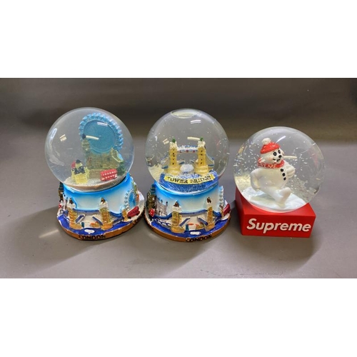 9646 - X3 SNOW GLOBES