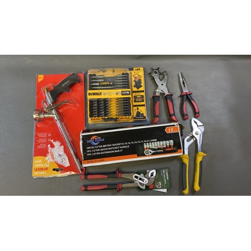 9718 - X1 FOAM GUN, X1 DEWALT DT70702, X1 NEW TOOLS 10PCS METRIC SOCKETS, X1 PARKSIDE SLIP JOINT PLIERS, X1... 