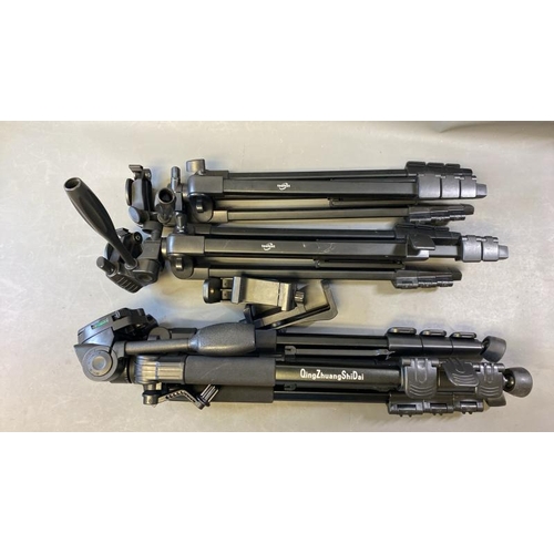 9730 - X3 TRIPODS INCL. TEEFEET