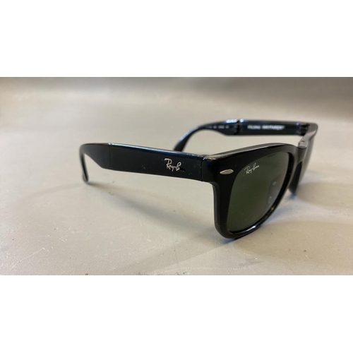 9762 - RAY-BAN RB4105 FOLDING WAYFARER SUNGLASSES INCL. CASE