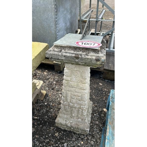 1007 - A RECONSTITUTED STONE SUNDIAL, 70CM (H) / ALL LOTS ARE LOCATED IN SL0 9LG, REGRETFULLY WE DO NOT OFF... 